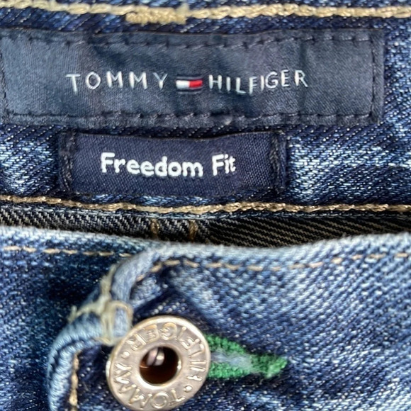 TOMMY HILFIGER Mens Upcycled Cutoffs Jean Shorts Freedom Midwash Distressed 32 - Picture 7 of 11